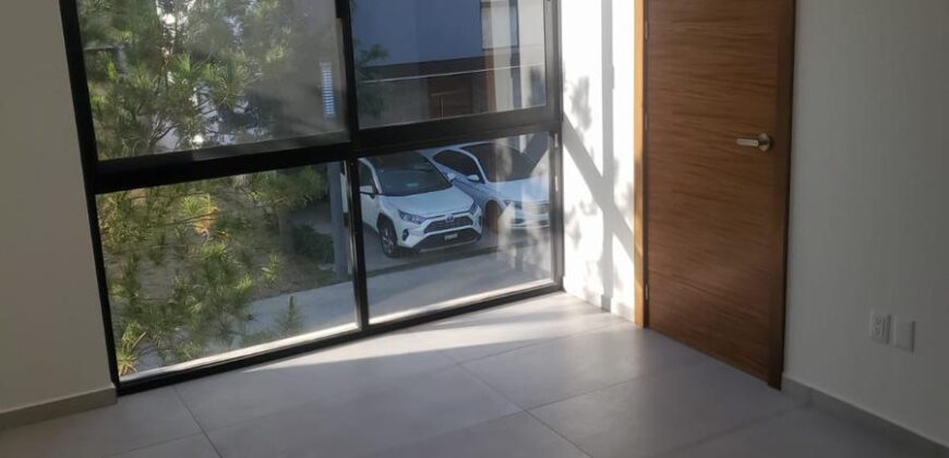 Venta Hermosa residencia en Privanza -Solares