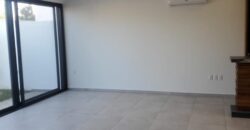 Venta Hermosa residencia en Privanza -Solares