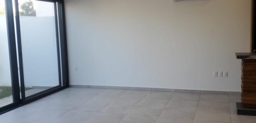 Venta Hermosa residencia en Privanza -Solares
