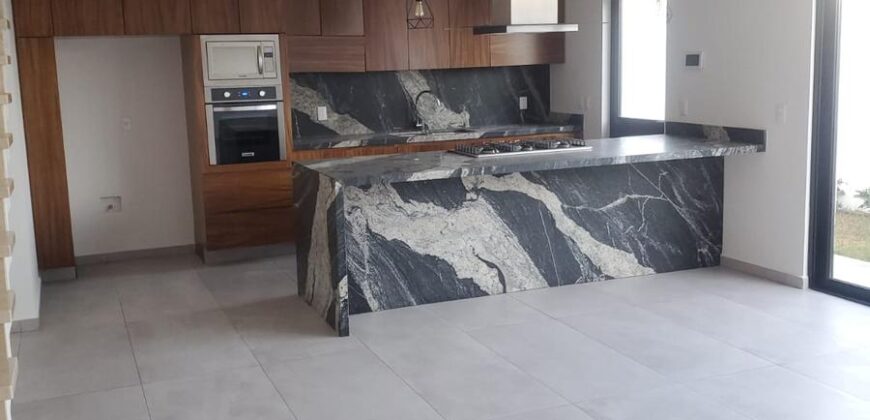 Venta Hermosa residencia en Privanza -Solares