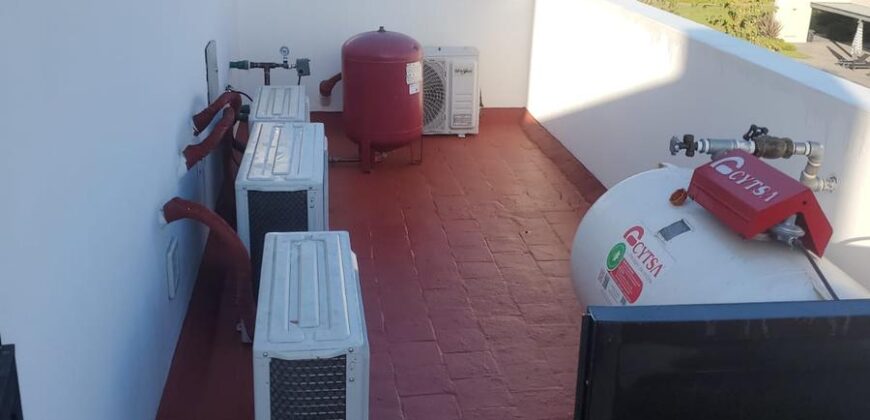 Venta Hermosa residencia en Privanza -Solares