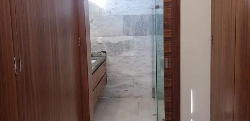 Venta Hermosa residencia en Privanza -Solares