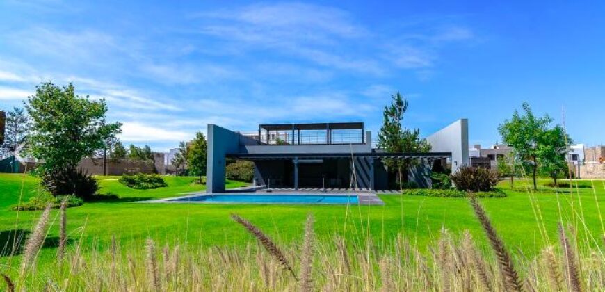 Venta Hermosa residencia en Privanza -Solares