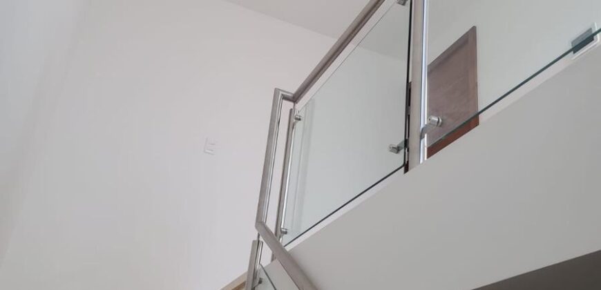 Venta Hermosa residencia en Privanza -Solares