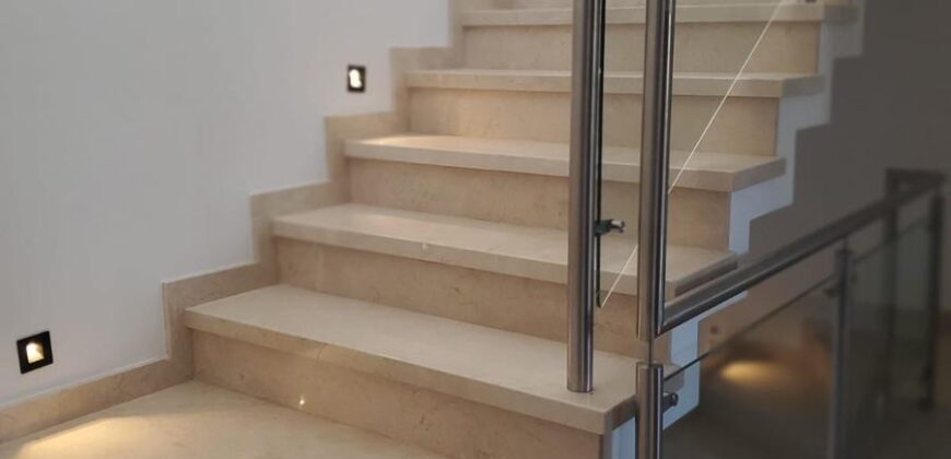Venta Hermosa residencia en Privanza -Solares
