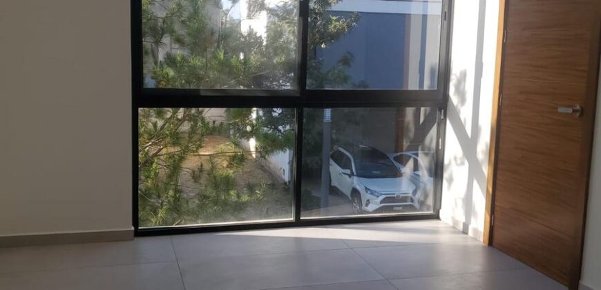 Venta Hermosa residencia en Privanza -Solares