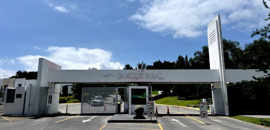 Espectacular terreno en Venta en Bosque Real, en Tlajomulco de Zuñiga