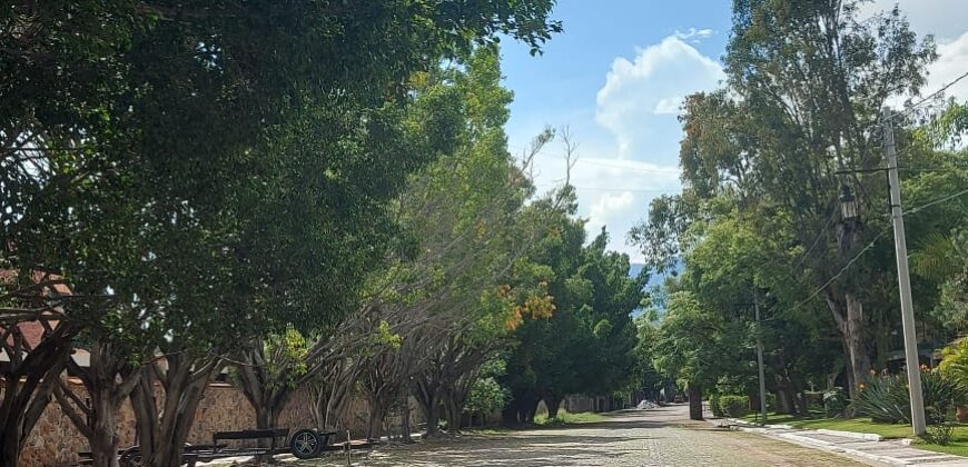Terreno en Ajijic, en uno de los mejores Fraccionamientos