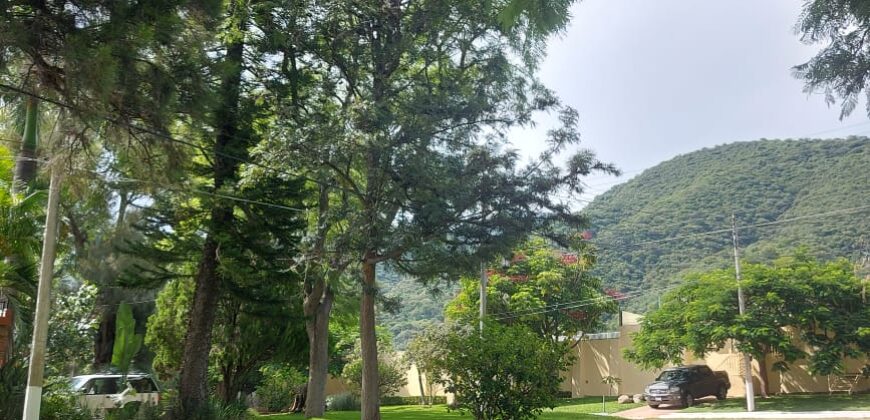 Terreno en Ajijic, en uno de los mejores Fraccionamientos