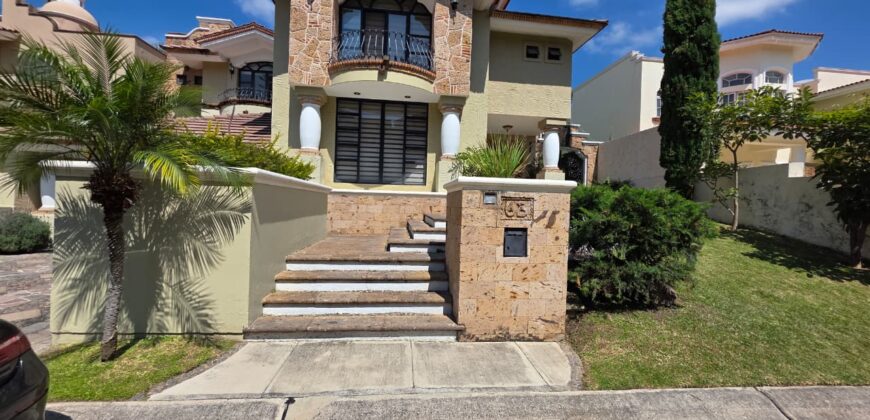 Espectacular Residencia en Puerta de Hierro – Coto Castilla la Vieja