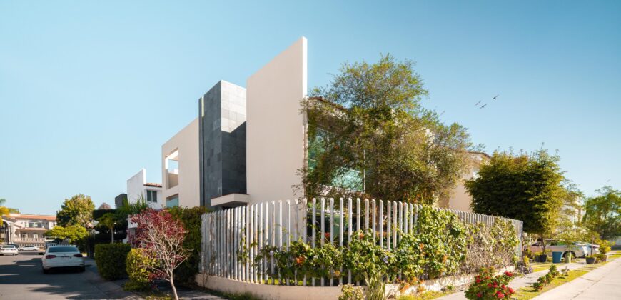 Casa en Venta, Av Sta Margarita  calle Culumus 125, Fracc. Valle Esmeralda