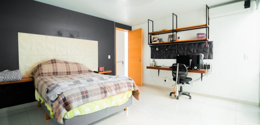 Casa en Venta, Av Sta Margarita  calle Culumus 125, Fracc. Valle Esmeralda